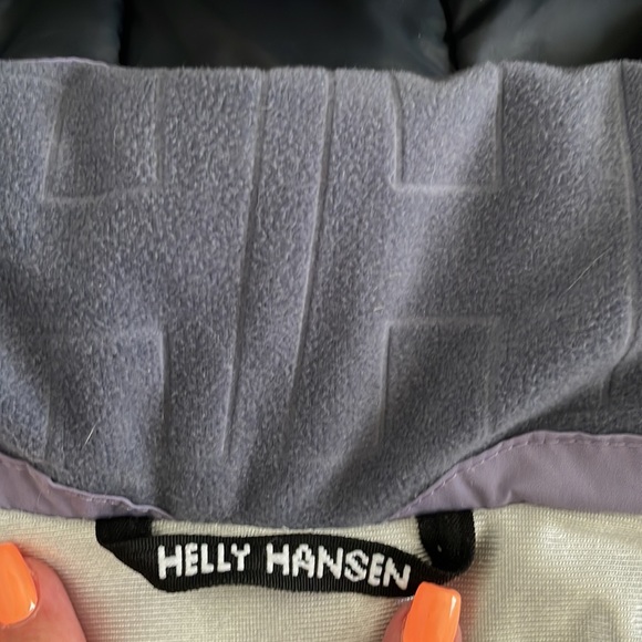 Helly Hansen Ski Coat, Size Medium, Lavender with white details - Picture 6 of 16